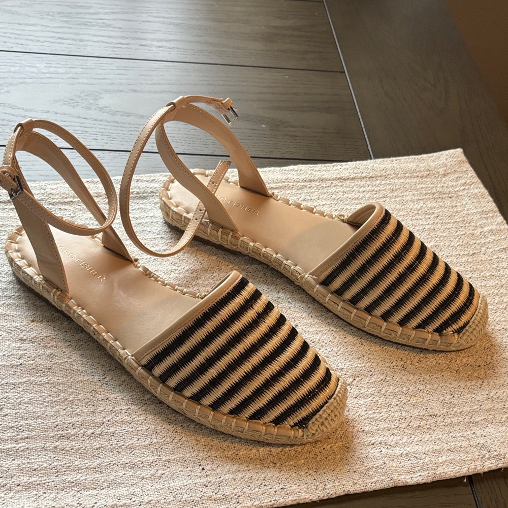 Marc Fisher Tan and Black Espadrille Flats9M
NWOT or Box